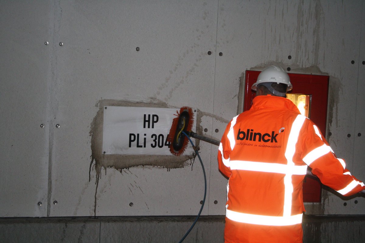 BLINCKschoon's tweet photo. Op 31/3 + 1/4 is s nachts 1 rijrichting van de #Gaasperdammertunnel dicht? Omdat de toppers van #Blinck zorgen dat alle aanduidingen weer super schoon en zichtbaar worden. Een leuke klus voor onze mannen!Meer info,https://t.co/o6YEinWxcl  #projectschoonmaak #Amsterdam #Almere https://t.co/EAQWC4O1on