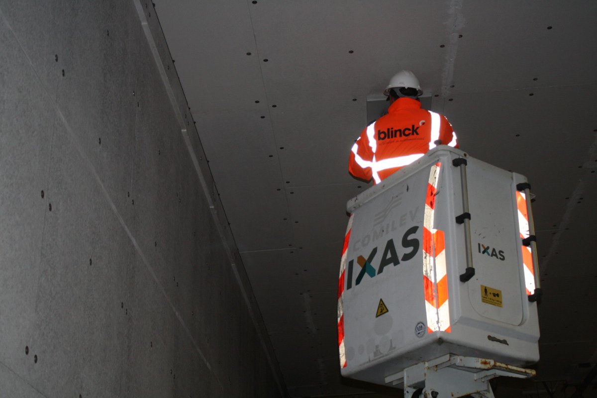 BLINCKschoon's tweet photo. Op 31/3 + 1/4 is s nachts 1 rijrichting van de #Gaasperdammertunnel dicht? Omdat de toppers van #Blinck zorgen dat alle aanduidingen weer super schoon en zichtbaar worden. Een leuke klus voor onze mannen!Meer info,https://t.co/o6YEinWxcl  #projectschoonmaak #Amsterdam #Almere https://t.co/EAQWC4O1on