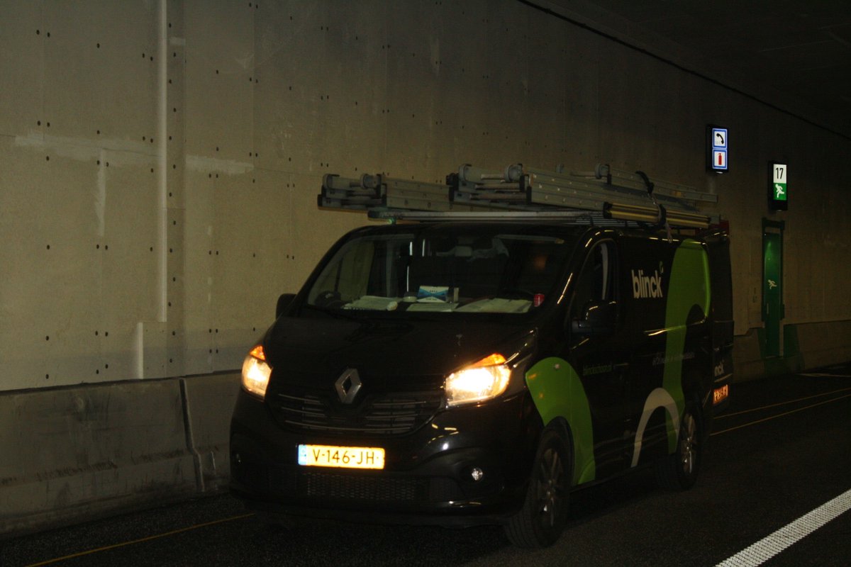 BLINCKschoon's tweet photo. Op 31/3 + 1/4 is s nachts 1 rijrichting van de #Gaasperdammertunnel dicht? Omdat de toppers van #Blinck zorgen dat alle aanduidingen weer super schoon en zichtbaar worden. Een leuke klus voor onze mannen!Meer info,https://t.co/o6YEinWxcl  #projectschoonmaak #Amsterdam #Almere https://t.co/EAQWC4O1on