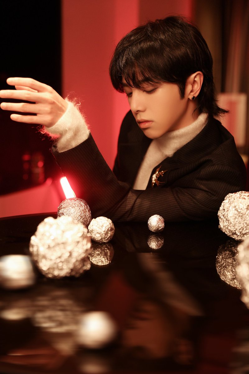 CEOHCY90's tweet photo. Hi @AGEXYCEO It's Hua ChenYu Singer 1990L.ready to be of your CEO's couse
I'm celeb and I'm fab. #CEOLEBRITY https://t.co/xXyC8E07jP