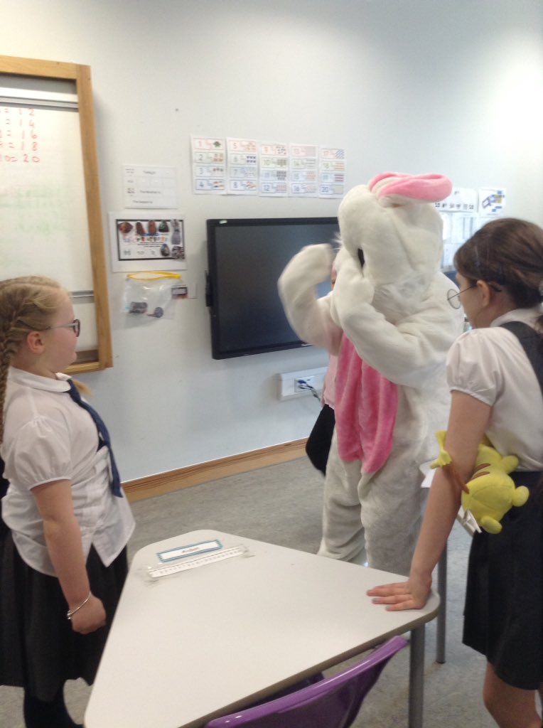 MrAllenOPSLCSC's tweet photo. There was a surprise visitor to our class this morning ! We were all so excited.😀 @PrimaryOrchard  @jennife94338778 https://t.co/rkuXDNestp