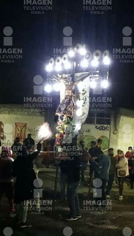 JCarlos_Valerio's tweet photo. #Entérate || Sin miedo a la pandemia por #covid19, poblanos participan en procesión en #Amozoc sin respetar los protocolos sanitarios. https://t.co/JhoMxe3rBs