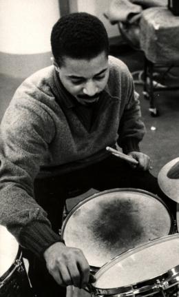 bastardo42's tweet photo. Oggi alle 13 #GeezCorner con #JimmyCobb su https://t.co/x4BRwv7Cdc
Batterista con collaborazioni con #coltrane #miles #stangetz
Marito di #DinahWashington scomparso nello scorso maggio

@CTag25 @mariale47010626 @GianniniRoberto @SauroSamat  @SoMisty3 https://t.co/mn15YBnNkU