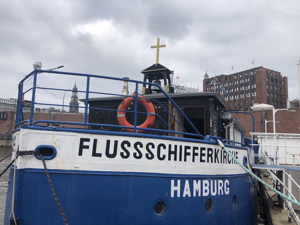 ADressel's tweet photo. Auch die bekannte  #Flussschifferkirche ⛪️ 🚢 im ⁦@PortofHamburg⁩ ist #Corona-betroffen🥲, denn sie trägt sich überwiegend d. Spenden &amp; Kollekten - und die sind in 20/21 ausgeblieben. Gemeinsam prüfen wir für solche Fälle Unterstützungsmöglichkeiten. ⁦@nordkirche_de⁩ https://t.co/H412Y9yGLR