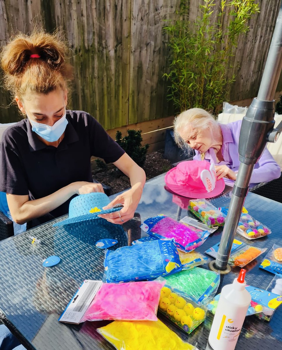 GoldendaleHouse's tweet photo. The beautiful spring sunshine enticed us outside yesterday where we enjoyed making Easter bonnets ahead of the weekend! 🌞

#GoldendaleHouse #EasterBonnets #Easter #ArtsAndCrafts #CareHomesUK #CareHomeActivities #ResidentialCare #EasterWeekend https://t.co/WmJYtkgglp