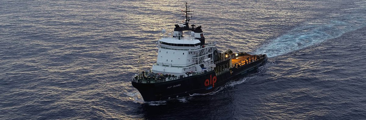 FlyNLflag's tweet photo. Dutch flagged ALP Guard assists with salvage operation of the Ever Given. The salvage was executed in a joint operation of local and international tugs, dredgers and in close cooperation with the Suez Canal Authority. ➡️ https://t.co/VHiSGh0qq7 #NLFlag #shipping #deapseatug https://t.co/f1kw3mNhW0