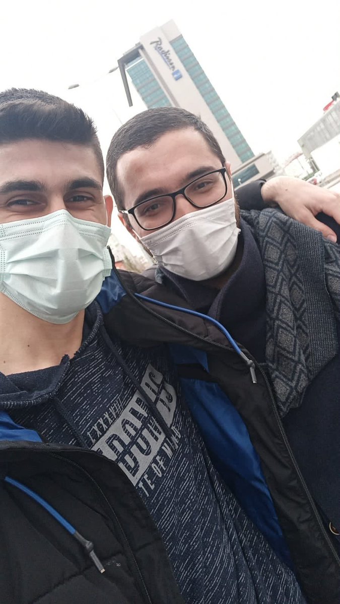 ‘’Öyle bir dost edin ki, kötü gün kapını çaldığında kapıya seninle birlikte baksın’’ demişti bir dostum.. iyiki var 🥰