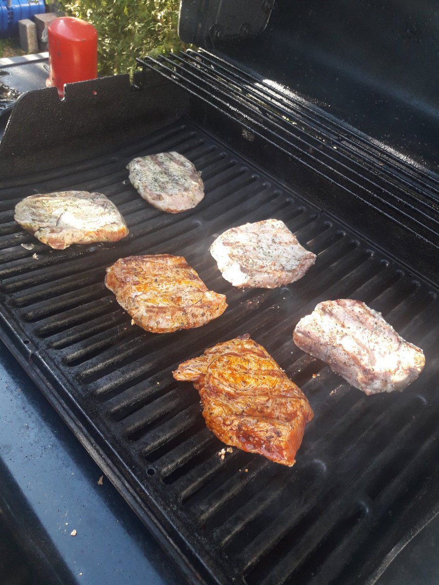 PartyCyclops's tweet photo. As soon as the sun returned, droves of germans flocked to their outdoor grills. https://t.co/yjwHoyzlBF