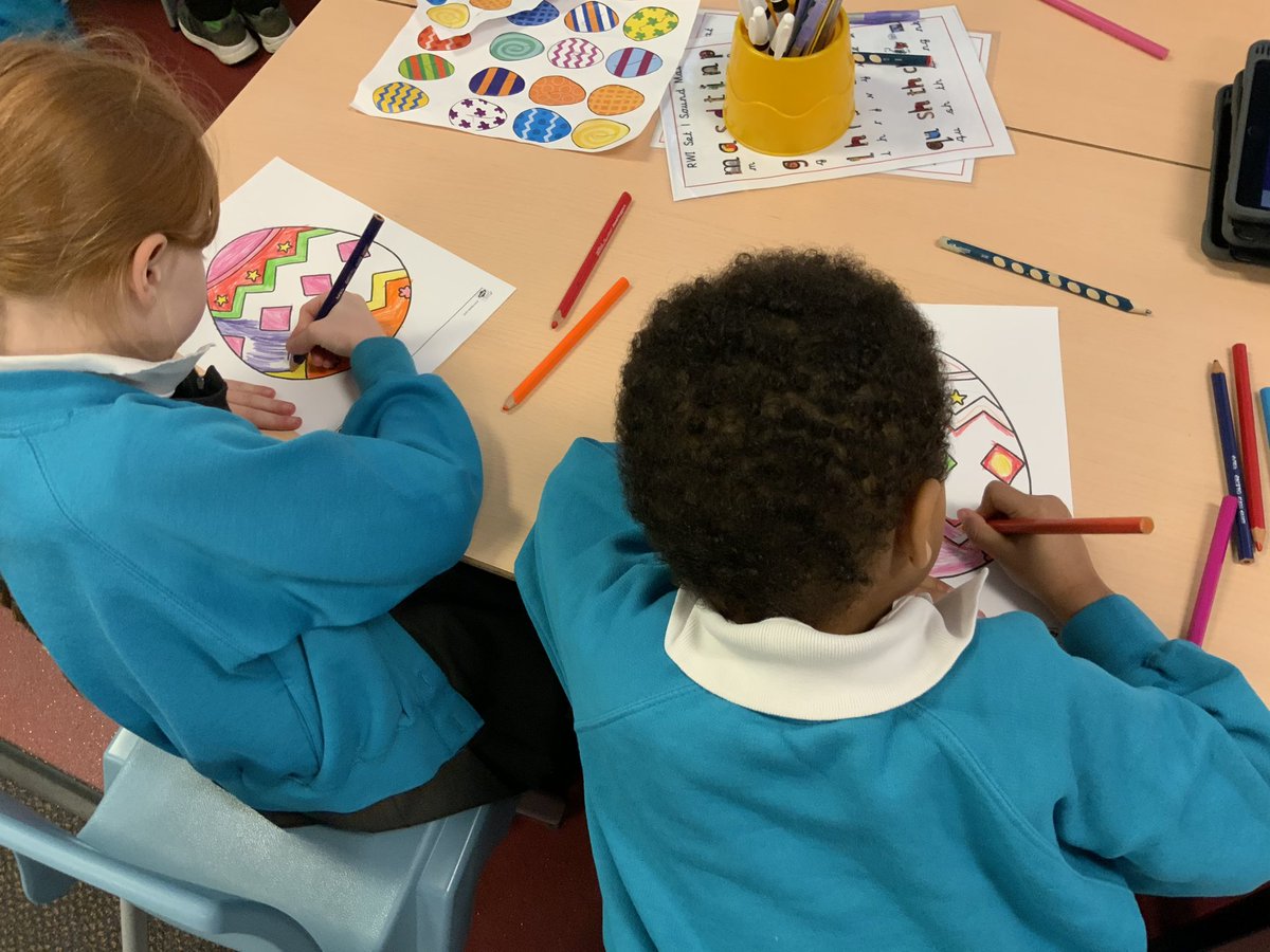 MercersWood's tweet photo. Second challenge done in Lilac class: Design an Easter Egg. Look at the amazing colours and patterns. We then talked about what would be inside our eggs and what flavour they would be. Now we are feeling hungry π #Easterchallenges #Eastereggs https://t.co/HKvUIf4cKq
