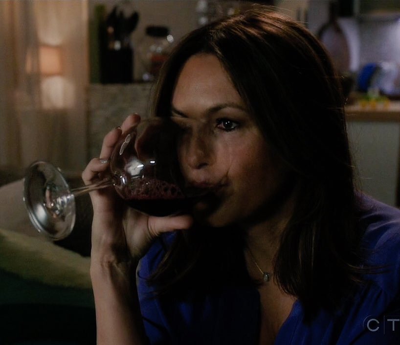 svu_love's tweet photo. This is about to be me tonight https://t.co/uJJDIsxwdC