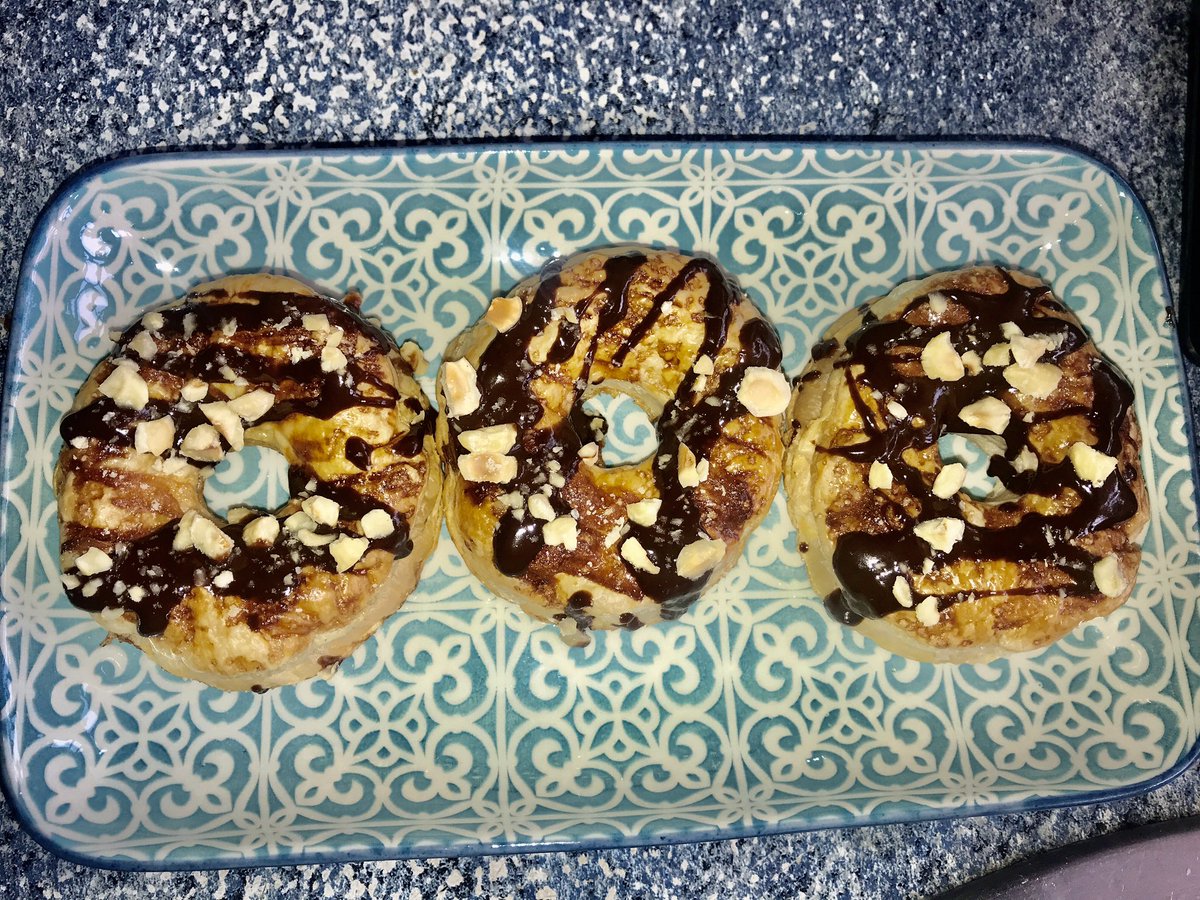 MRecetillas's tweet photo. Bueno os traigo una receta que es súper fácil y espectacular 
Donuts de Hojaldre 

https://t.co/i9KiMyxkGc https://t.co/v9Ep9ZmMVZ