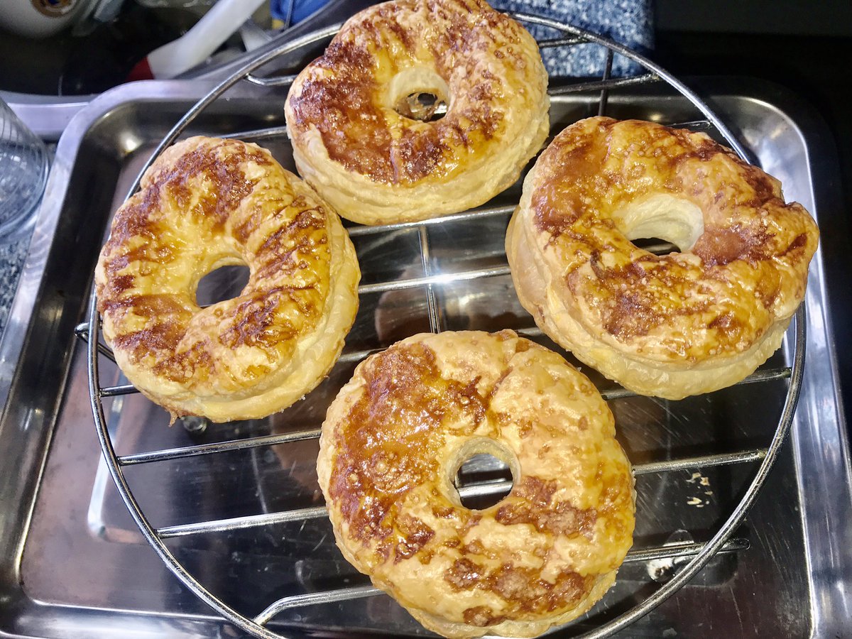 MRecetillas's tweet photo. Bueno os traigo una receta que es súper fácil y espectacular 
Donuts de Hojaldre 

https://t.co/i9KiMyxkGc https://t.co/v9Ep9ZmMVZ