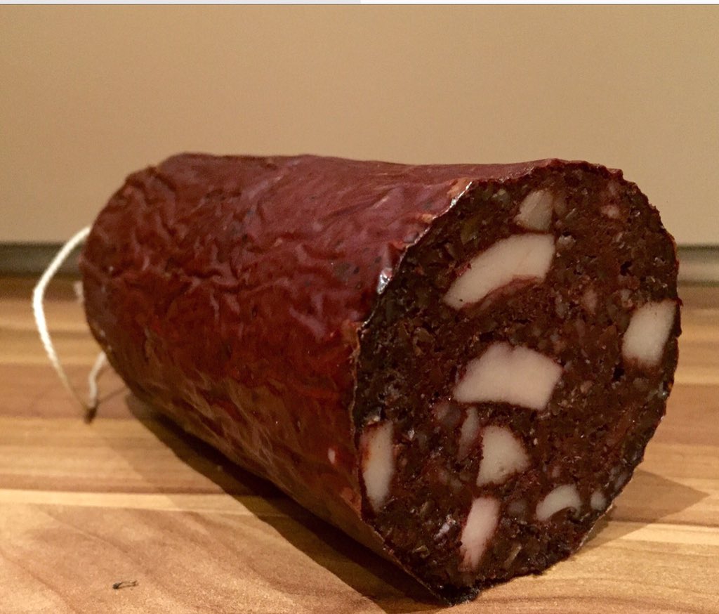 Politiek, en zeker een formatie, kent gelijkenis met de productie van bloedworst: zelfs als je er liefhebber van bent, wil je eigenlijk niet weten hoe het wordt geproduceerd...