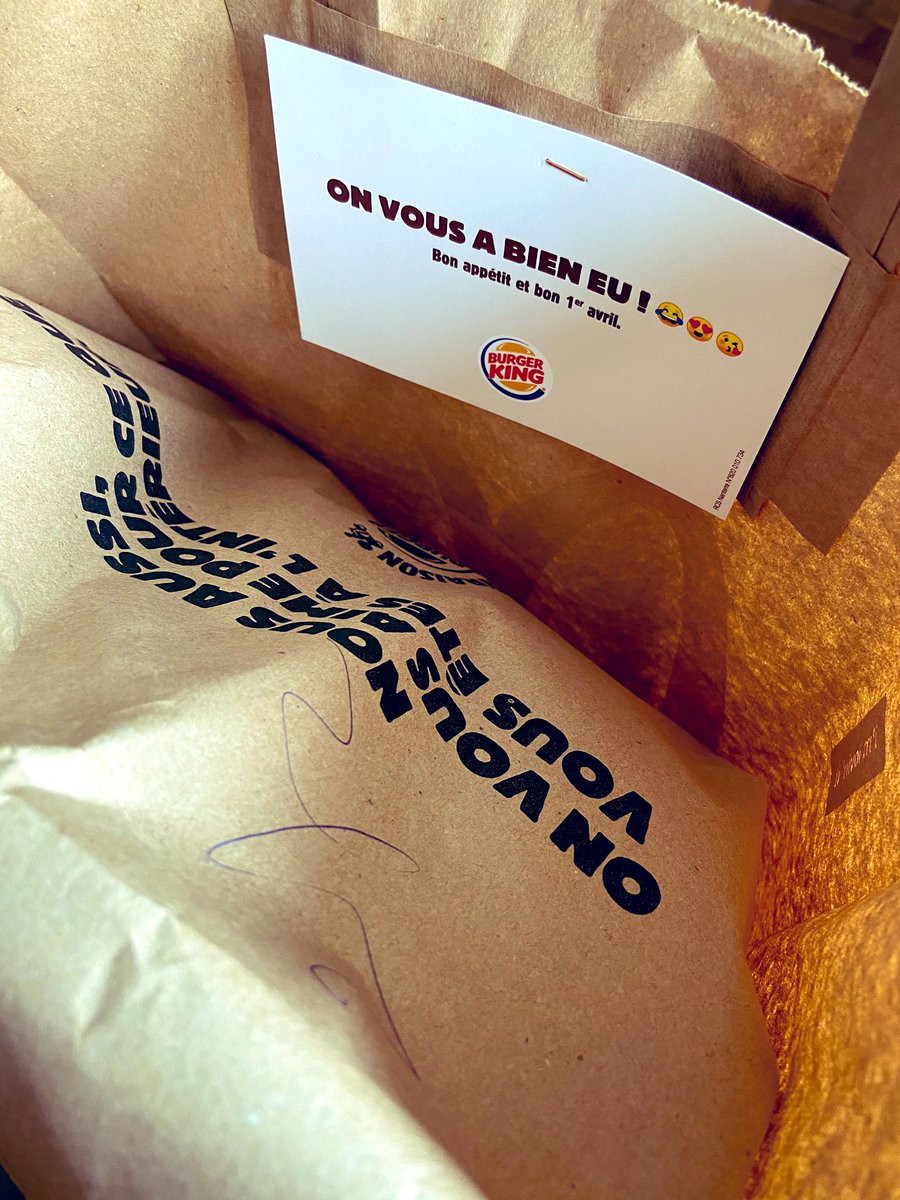 Kentashiwa's tweet photo. Merci @McDonaldsFrance ! Oups 🙊 Merci @BurgerKingFR 🤣 https://t.co/4xaHkf3hsq