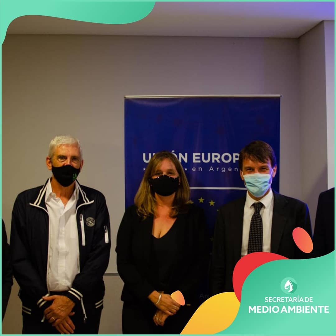 ambienteareq's tweet photo. ✅🌎 La presidente omunal CP Paola Forcada el viernes 26 del corriente se reunió junto a 20 intendentes y presidentes comunales  en la sede de la #RAMCC, a fines de reafirnar su participación  en  la compra colectiva de luminarias LED a través del Fideicomiso.
 @comunadearequito https://t.co/kspEZxlkah