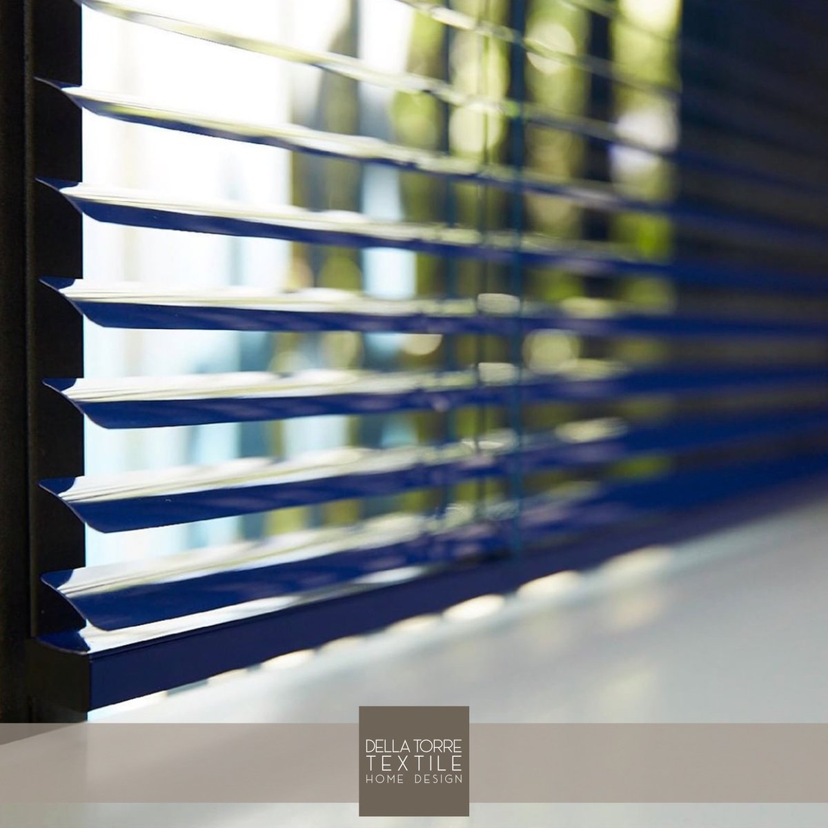 dellatorrehome's tweet photo. Linea pulita e ampia scelta di colori e finiture compongono la gamma di tende #veneziane in alluminio di @Bandalux.
Dall'estetica moderna e funzionale.
#dellatorretextilehomedesign #dellatorrehome #dellatorre #textile #tessuti #tendaggi #tendemoderne #tendeveneziane #casamoderna https://t.co/8hAfM1ojIq