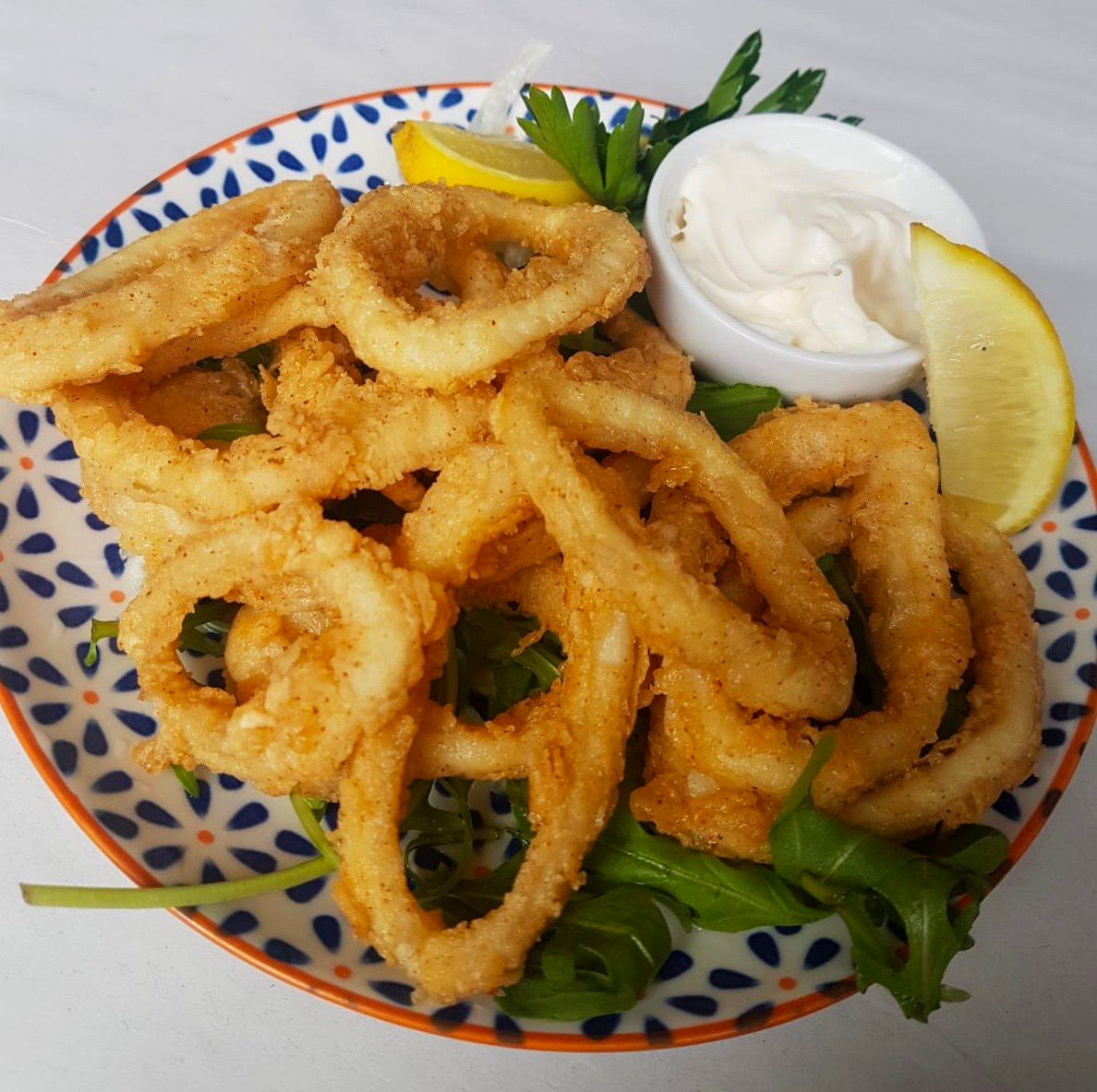 little_spanish1's tweet photo. 🦑Calamares are absolutely amazing on their own, but if that's not enough then there's some yummy Garlic Mayo 🧄🤤 https://t.co/pQJqN7NANe #calamares #tapasthursday #tapas #tastytreats #spanish #shopalty #eatalty #altrincham #shoplocal #hale #cheshire #food #takeaway https://t.co/3BcYG1wnWS