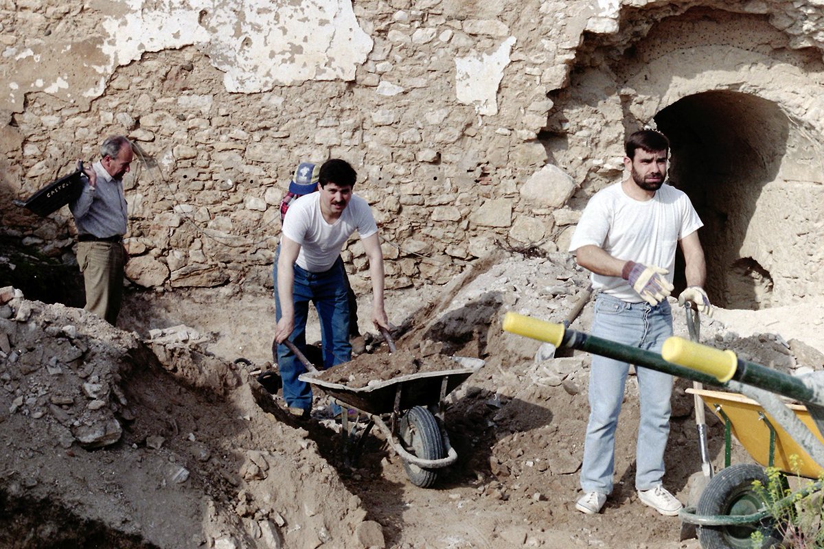 📷 <a href="/FerranRoca1714/">Ferran Roca</a> ens parla de l'exposició de fotografies d'Àngel Mola sobre els primera treballs de recuperació al Castell de Móra d’Ebre per part de l’Associació Amics del Castell. <a href="/Ajmoradebre/">Móra d'Ebre</a> 

▶️radiomoradebre.cat/wp/2021/04/01/…
(IMATGE ÀNGEL MOLA)