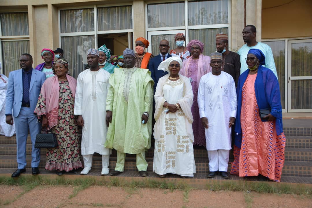 La Première  Dame  du Niger , Hadjia  Aissata Issoufou, Présidente de la Fondation  GURI  Vie Meilleure a été honorée par  un  témoignage  officiel  de satisfaction  decerné par les Ministres  en charges de l'Éducation  et de la  Formation pour ses efforts inestimables.
<a href="/OAFLAD/">OAFLAD 🌍</a>