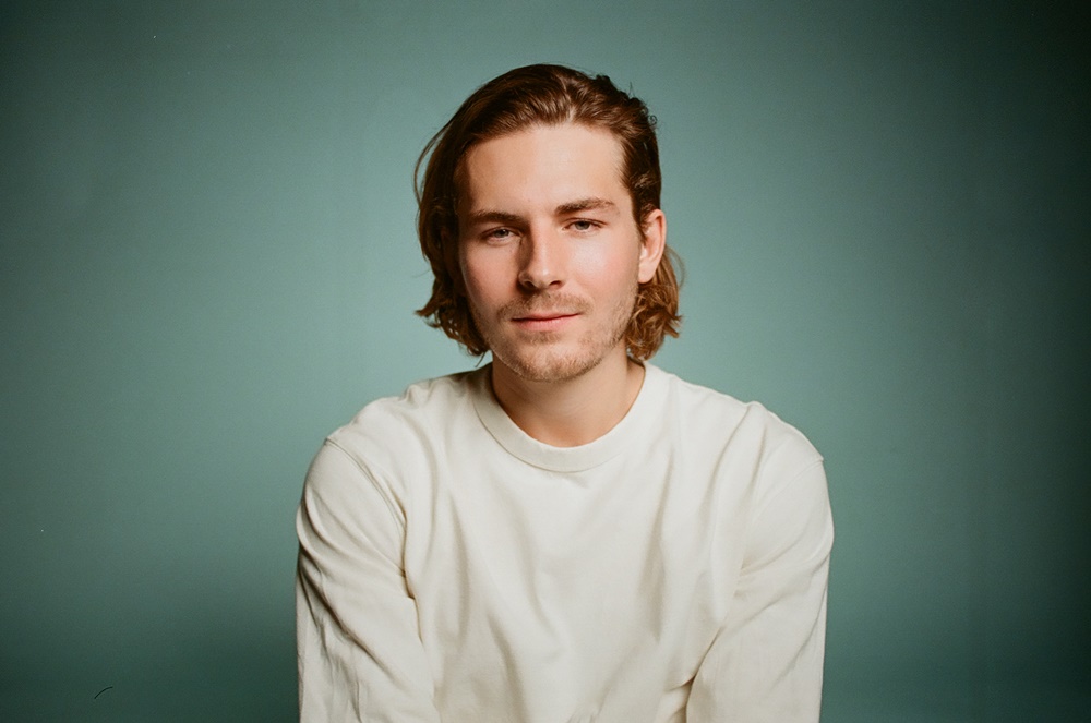 Musing over a past relationship, <a href="/Thebeachmusic/">THE BEACH</a> offers an emotive cut of alt-pop bliss, 'Still In Love'.

giggoer.com/2021/04/01/the…