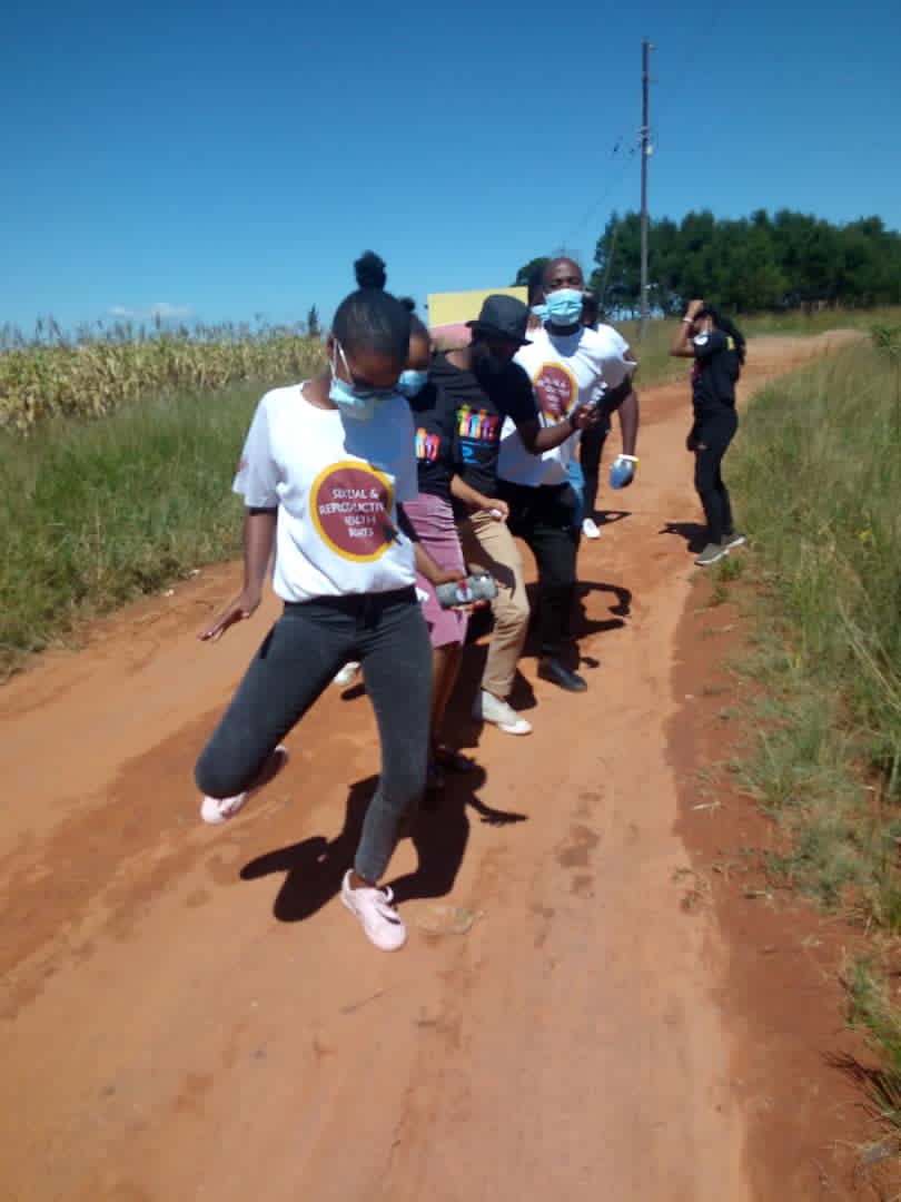 #ThrowbackThursday to last week when the Nhlangano Youth Action Movement distributed food parcels to 13 families affected by the COVID-19 Pandemic in Shiselweni 1.  YAM challenges all of us to show love to those around us this.