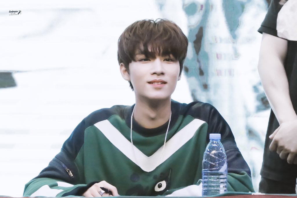 0401 

Happy April Fool's Day🦖

#샤오쥔 #XIAOJUN #肖俊 #WAYV #NCT