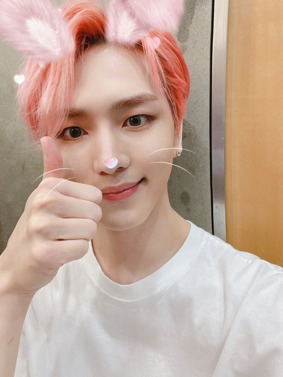 _chowoodz's tweet photo. 우리 형 친구인데 갑자기 만우절이니까 올리래서 일단 올림... 옆 동네 형인데 가끔 햄버거 사줘서 올려드림 https://t.co/rRylBNiSQ4