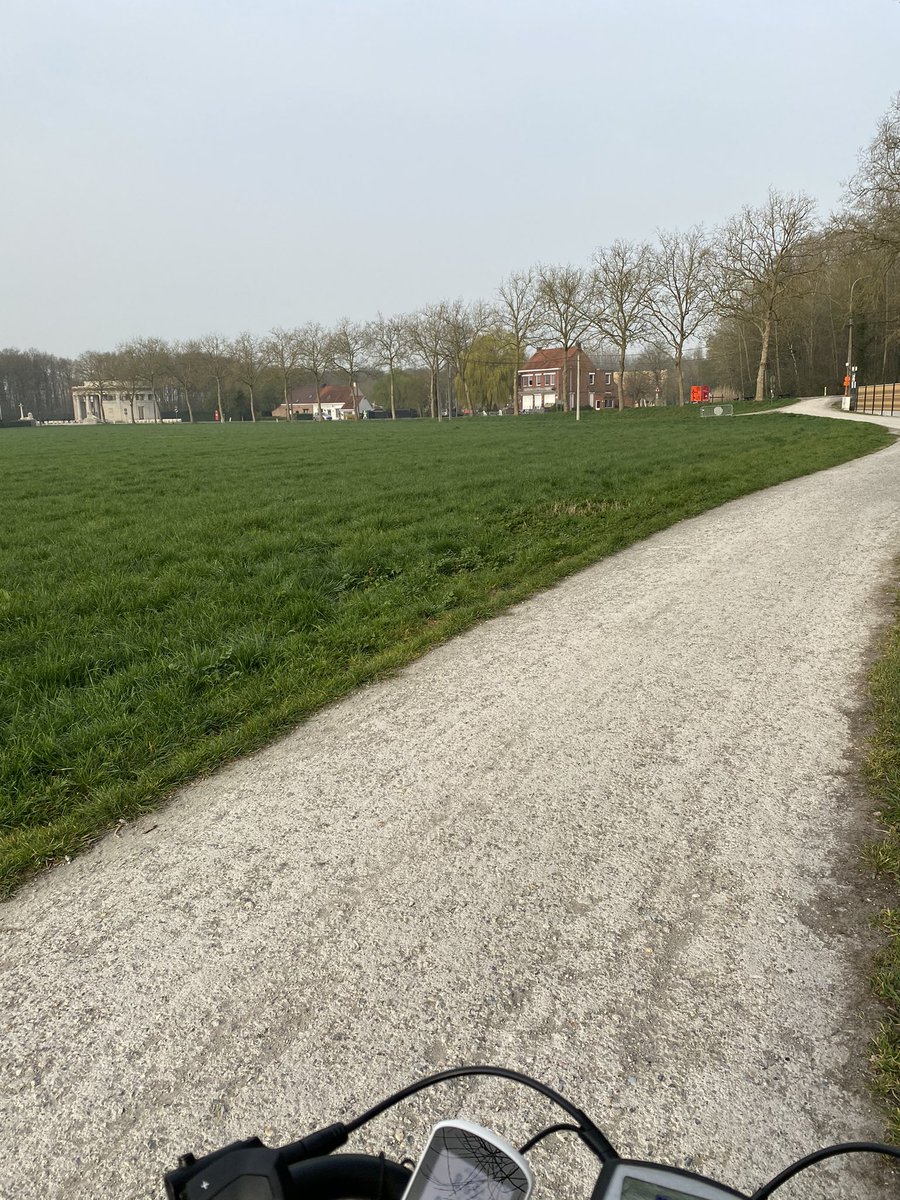 GeertDessein's tweet photo. Kopje leegmaken 🚴♀️ #plugstreets .Nu hele namiddag vergadermodus :-) https://t.co/YaHrSlC5iI