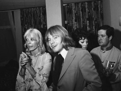 TaraBrowne_lord's tweet photo. #London #sixties #brianjones #sukipotier A nice picture portraiting Brian and Suki, 1968 https://t.co/kA5R3xrGLY