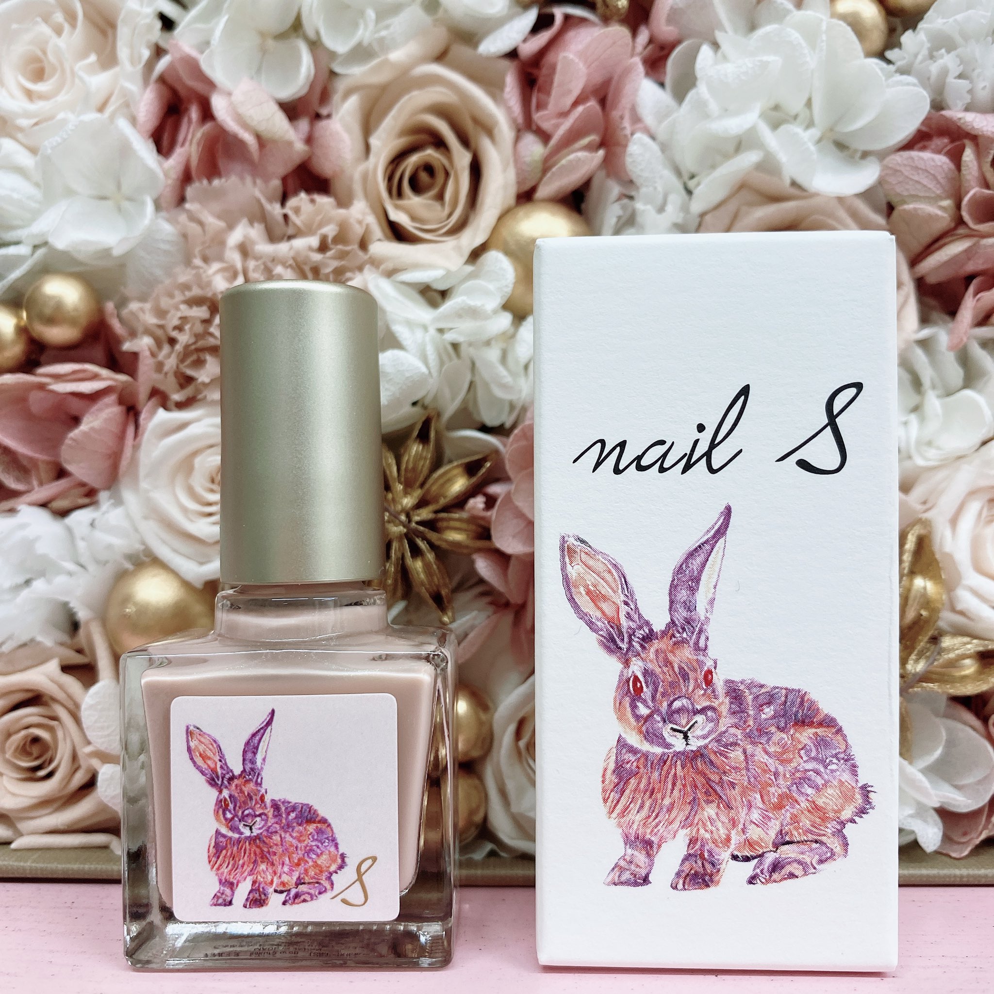 くろねこ ネイルエス Sakura Drop 桜の季節に使いたい シアーなピンクベージュネイルです 一見 ベーシックなナチュラルネイルのようでいて 実はグリーンのラメが閉じ込められています 零れ桜の後に 新緑に移り変わる光景を 指先に表現しています くろねこ ネイルエス Sakura Drop 桜の季節に使いたい シアーなピンクベージュネイルです 一見 ベーシックなナチュラルネイルのようでいて 実はグリーンのラメが閉じ込められています 零れ桜の後に 新緑に移り変わる光景を 指先に表現しています