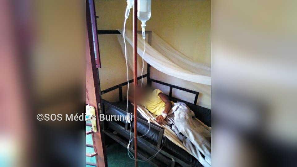 ThierryU's tweet photo. Burundi: It's been 12 days since this prosecutor (yes, state prosecutor) beat this 17-year-old high schooler into a coma bc she refused to sleep w him. There were witnesses. Why hasn't he even been suspended by the Ministry of Justice? @JeanineNibizi 

KIR/FR links to story below https://t.co/RsqhHmbu5j