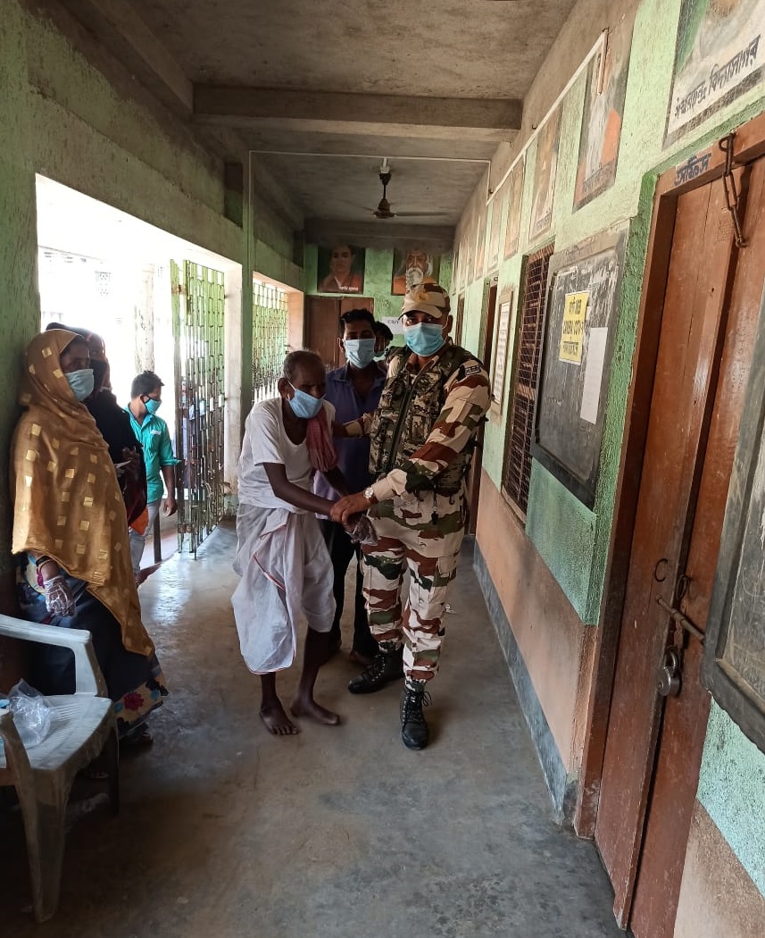 ANI's tweet photo. ITBP troops guard booths and help senior citizens in Tamluk, East Medinipur, during second phase of West Bengal Assembly polls: ITBP https://t.co/Q6w71d0tKq