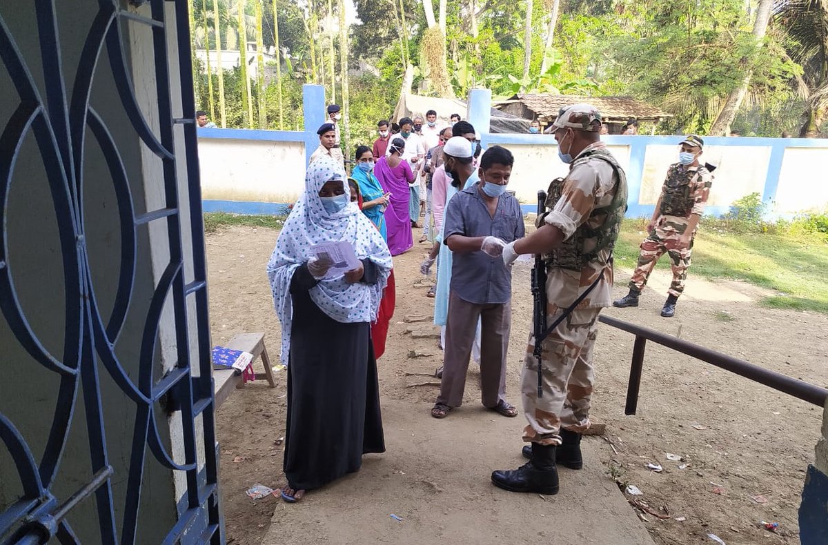 ANI's tweet photo. ITBP troops guard booths and help senior citizens in Tamluk, East Medinipur, during second phase of West Bengal Assembly polls: ITBP https://t.co/Q6w71d0tKq