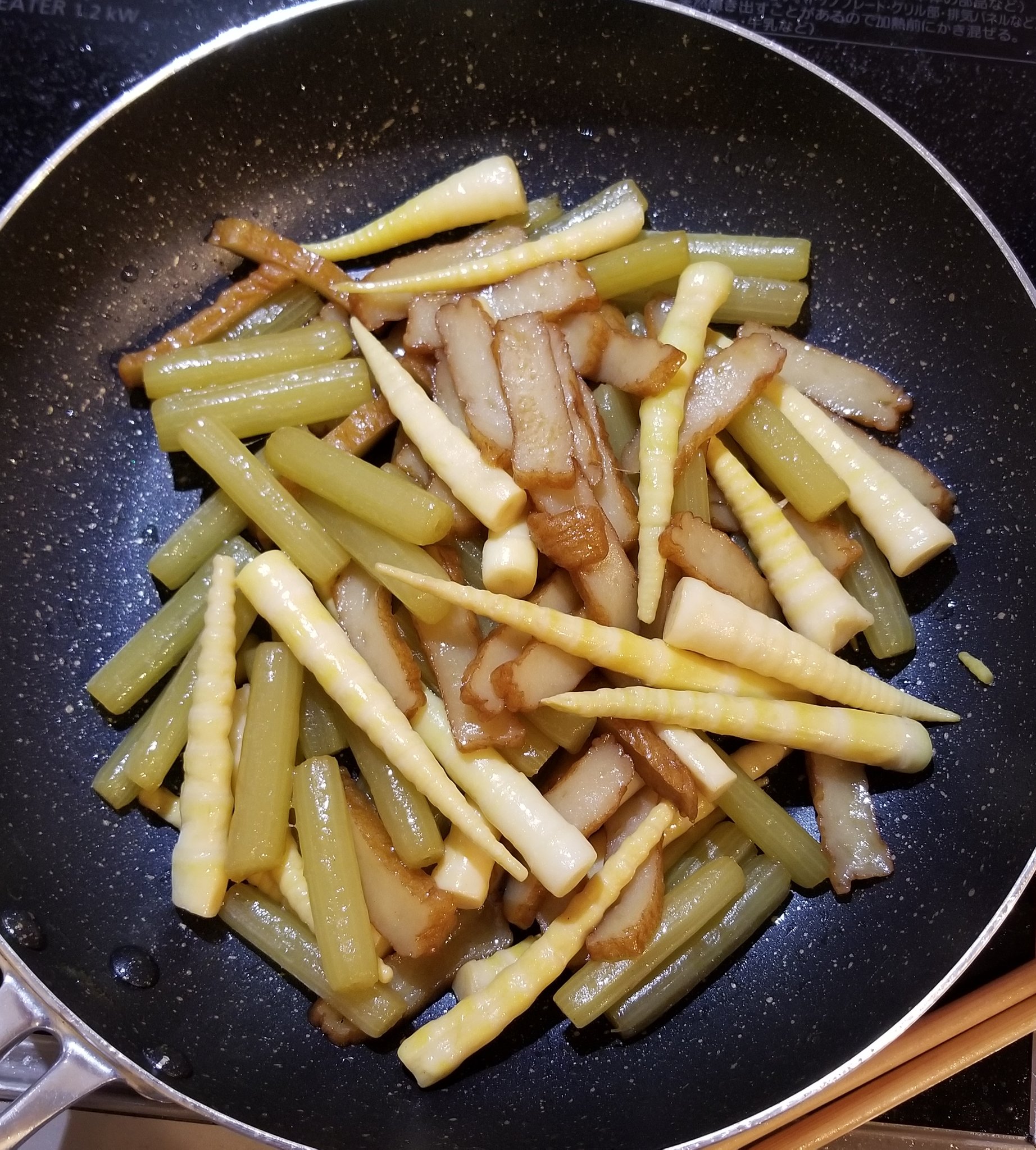 まなにこりん 飛魚座 下処理してたフキですが こうなりました これでも3分の1くらいです 男三世代がほとんど食べてくれました さて 明日からどうしよう フキの簡単美味しいレシピ ご存知ないですか Alfee料理部 T Co Aittm9mljq Twitter