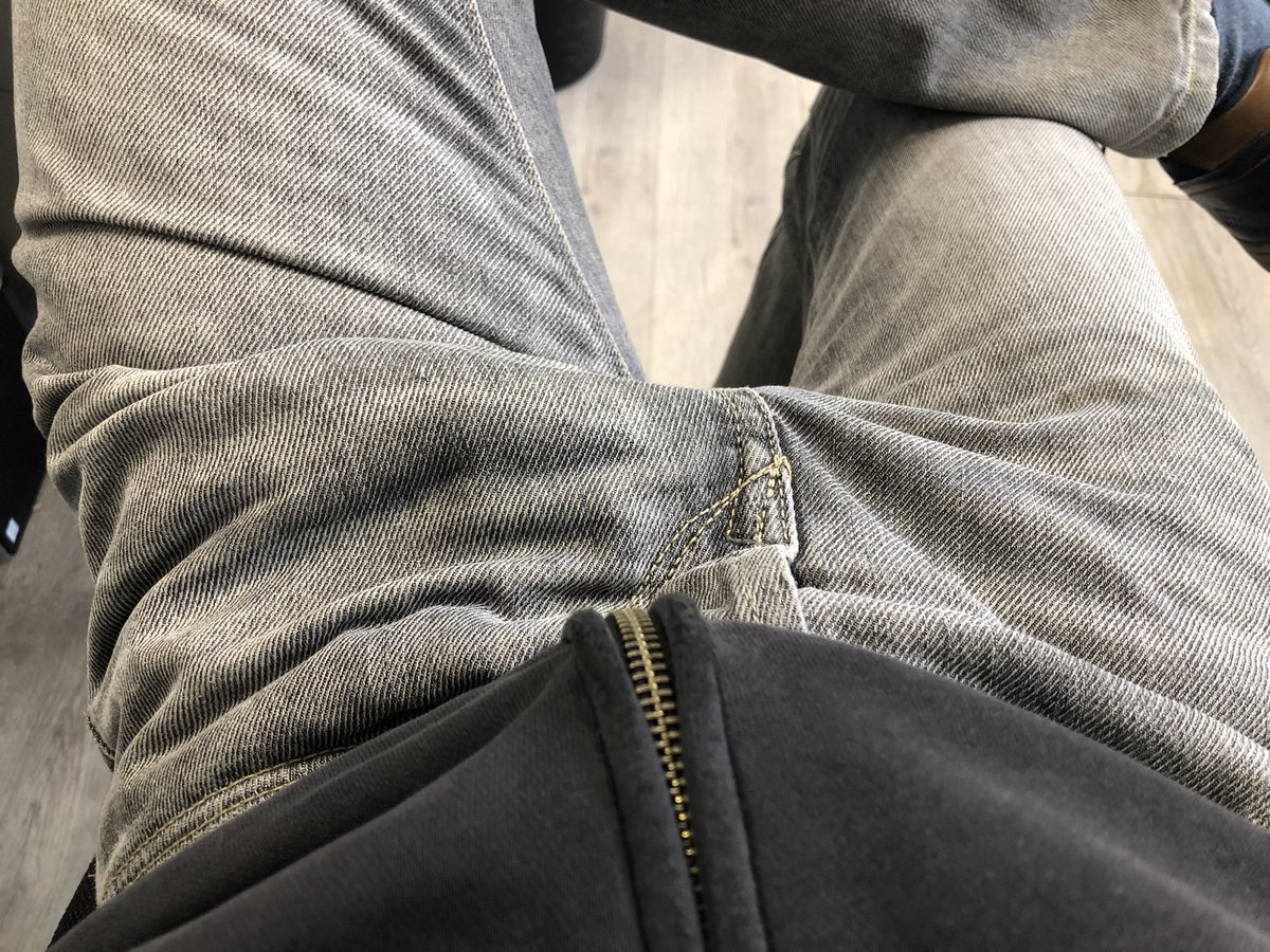 Wenn’s im Büro eng wird in der Hose 🙈