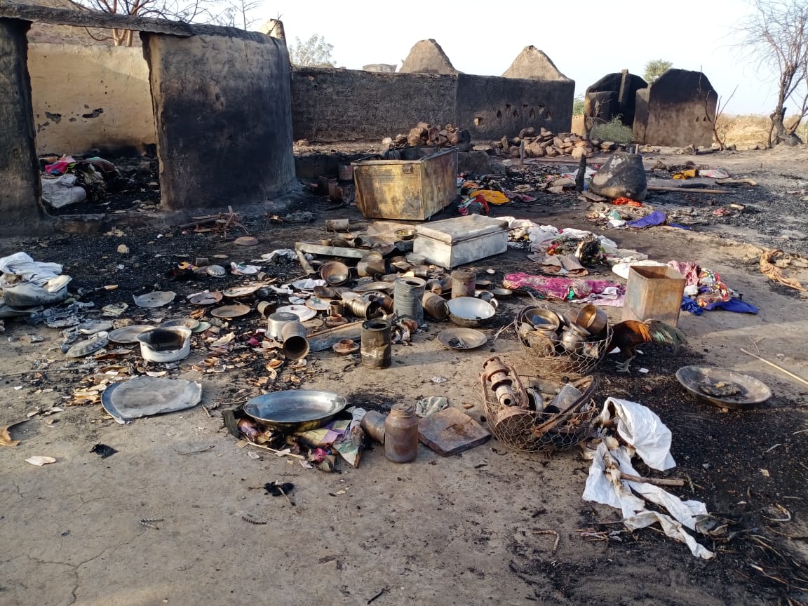 Al_Midrar's tweet image. Another fire incidence in a village of Tharparkar. Team Midrar has reached the site on request of Assistant Commissioner                  Contact Details
 03314153322
 03354643727
#Welfare #welfarestate #WelfareSystem #welfarefirst  #shaykhatif  #almidrar #almidrarinstitute