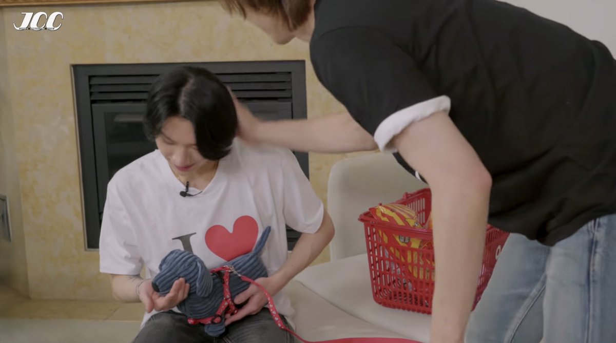 zxirii's tweet photo. ไม่ไหวแล้ว พี่จอห์น ยอม #johnten https://t.co/ssVuUwSMtV
