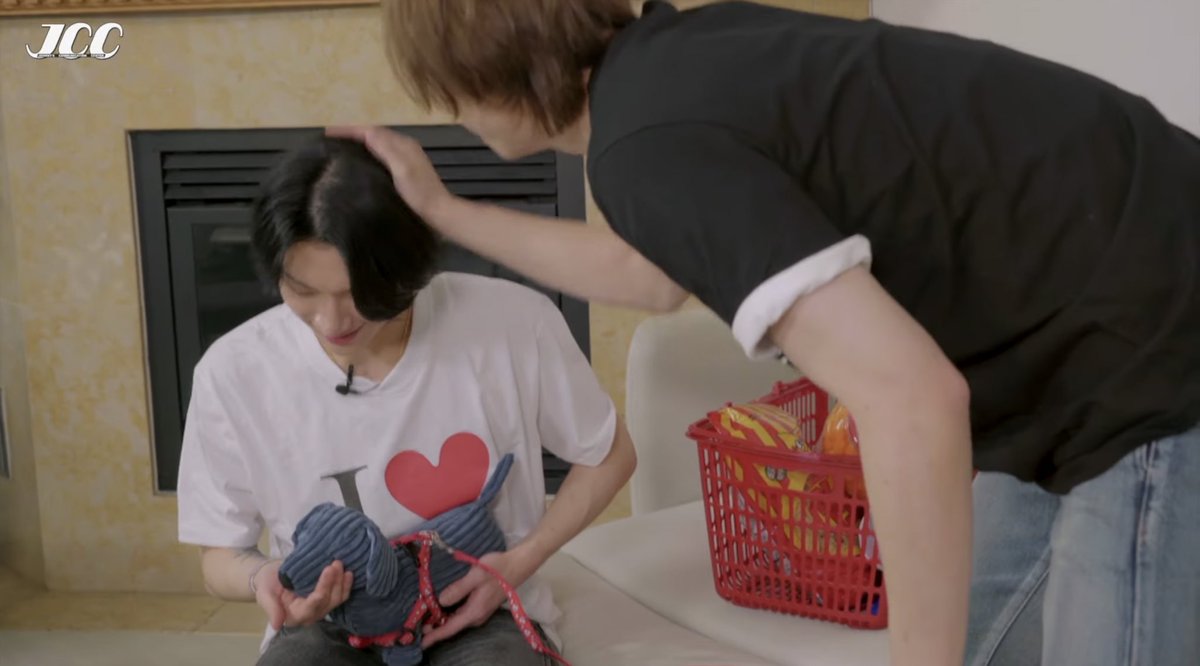 zxirii's tweet photo. ไม่ไหวแล้ว พี่จอห์น ยอม #johnten https://t.co/ssVuUwSMtV