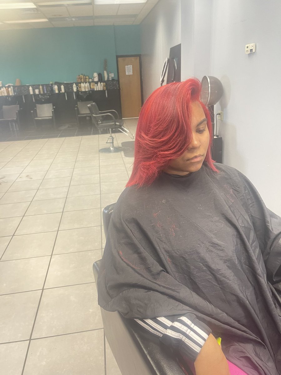 BriaTheDon1's tweet image. I love my transformations on people ❤️dm to book!! Daytonstylist 25 #bouncedbybria #bounceddl #bookthelook