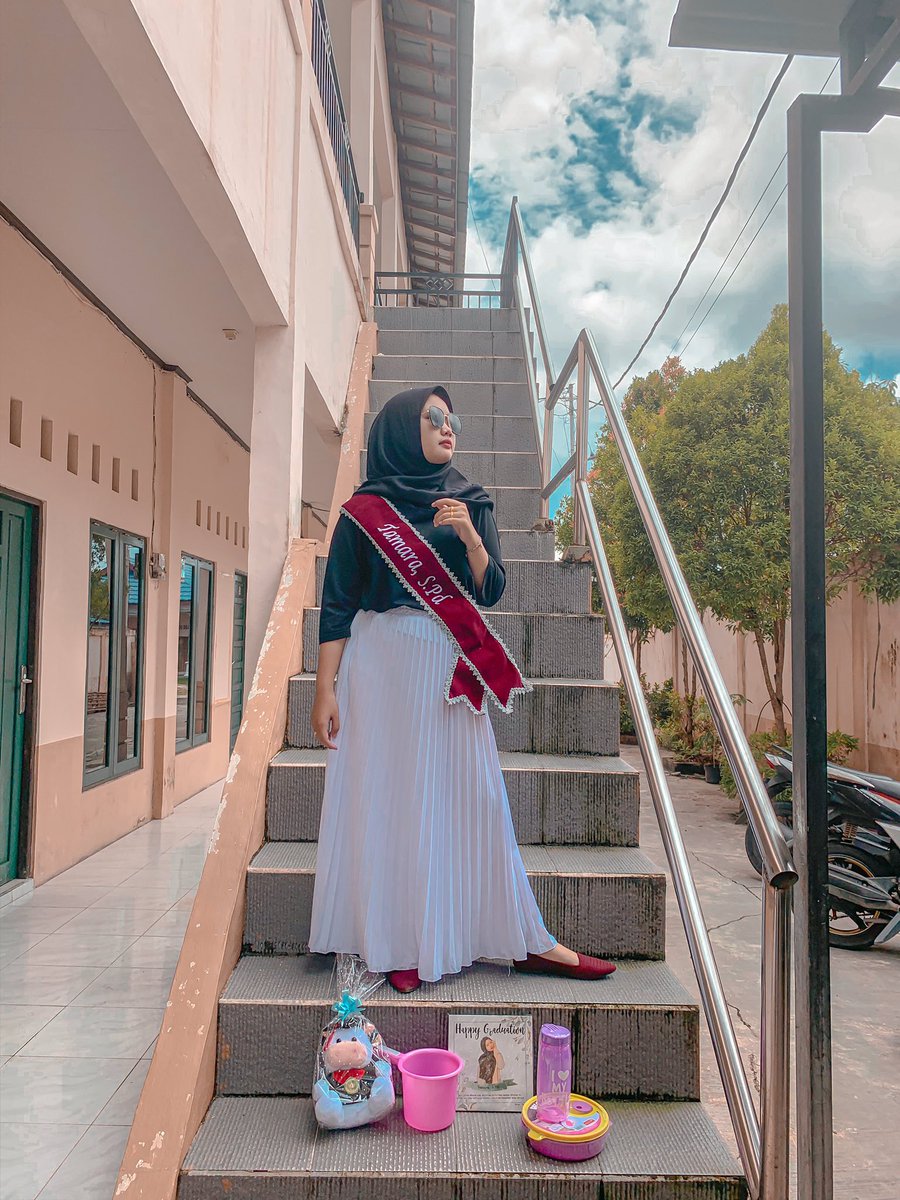BlezinkyTamara's tweet photo. Penuh perjuangan sih buat dapetin gelar S.Pd 🥲👩🏻‍🎓 https://t.co/XA3ifzCEHs