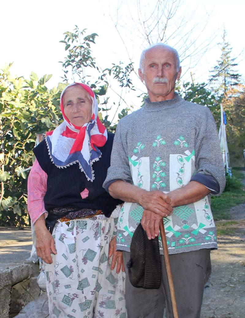 LiveraMacka's tweet photo. Köyümüz halkından Ali Yılmaz eşi Güleyhan (Zekiye) Yılmaz vefat etmiştir. Cenazesi 02.04.2021 Tarihinde köy mezarlığına defnedilecektir. Tüm yakınlarının ve Livera sakinlerinin başı sağ olsun. https://t.co/cZ3CcAaC2i