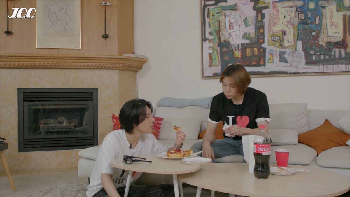 รู้เลย คนไหนคนไทย มีโซฟาไว้นั่งข้างล่าง