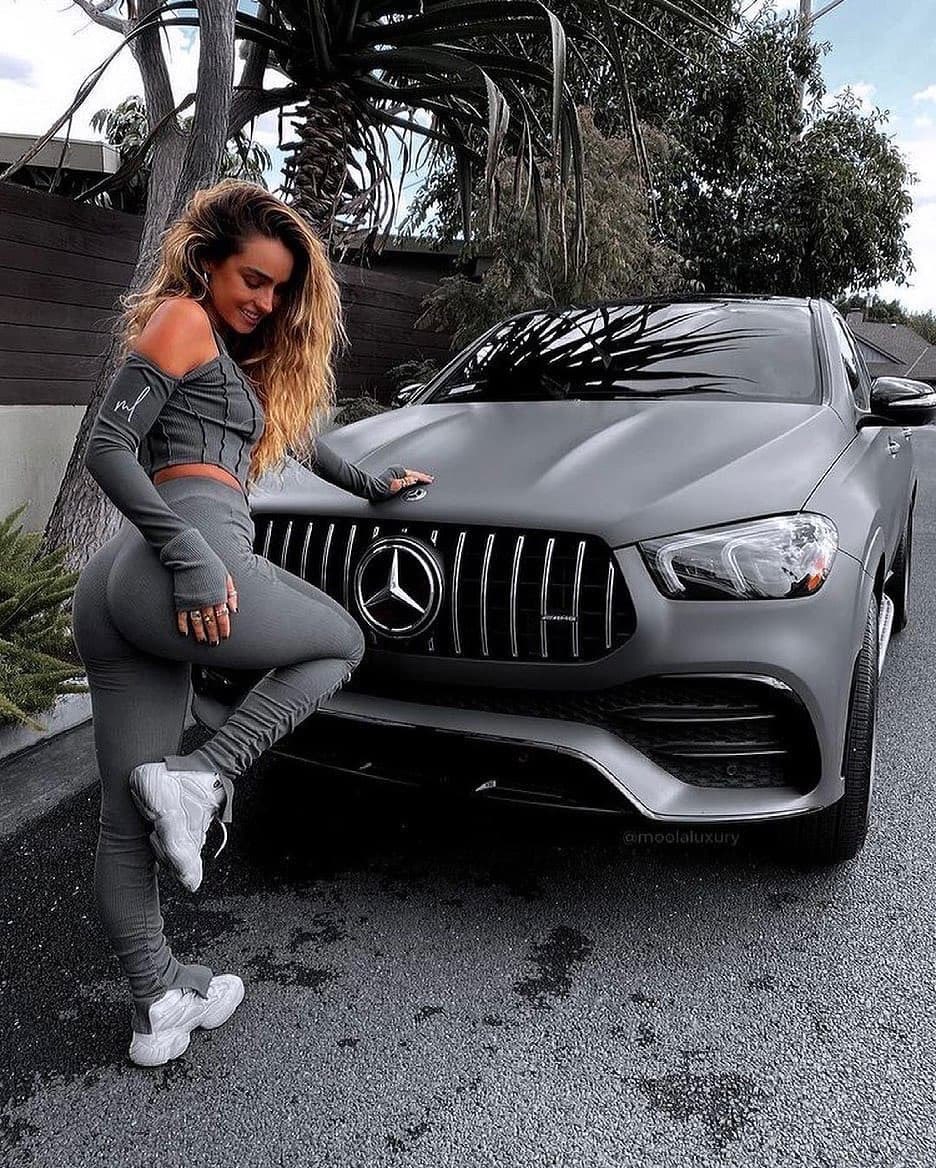 Priviledge_Life's tweet photo. Black Or Grey https://t.co/xS7UWLBZyq