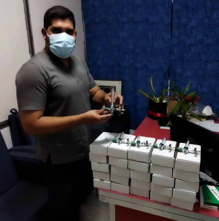 _LaAvanzadora's tweet photo. Hacemos entrega al subdirector del Hospital Universitario Dr. Manuel Nuñez Tovar, flujometros para la atención de nuestros pacientes #COVID19 https://t.co/2tfekjHXKr