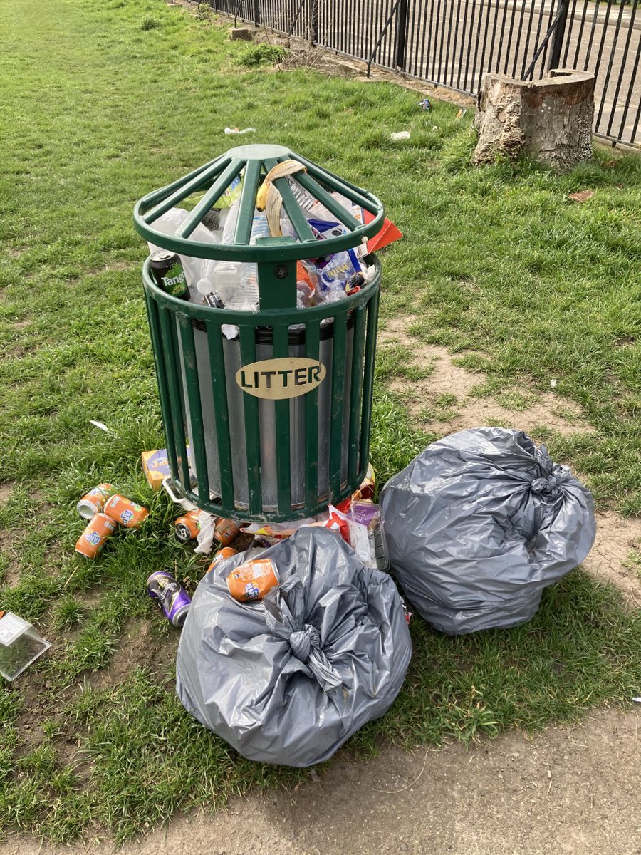 We hope everybody enjoys the fantastic green spaces we have on offer in Royal Greenwich this weekend🐣🌻🌳

Enjoy yourselves, but please: 

✔️Take your litter home with you, don't leave a mess for someone else to clean up

🚴‍♀️Stay local and walk or cycle if you can