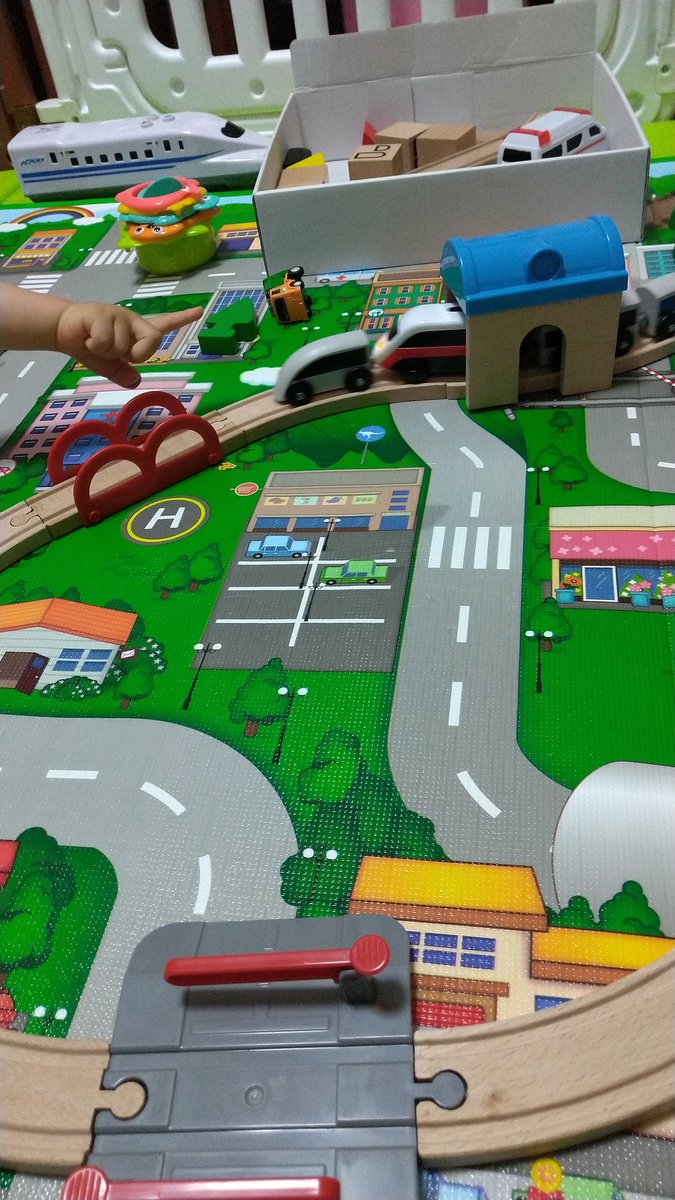 赤白ぼうき Ikeaで買った木製のプラレール みたいなオモチャが息子に大ウケ 電車とレール 踏切 駅 木や家も付いて3000円くらい 別売りで電動の電車が1000円とお買い得 プラレールとレール幅は同じくらいみたいだから そのまま使えそうかも 赤白ぼうき Ikeaで買った木製のプラレール みたいなオモチャが息子に大ウケ 電車とレール 踏切 駅 木や家も付いて3000円くらい 別売りで電動の電車が1000円とお買い得 プラレールとレール幅は同じくらいみたいだから そのまま使えそうかも