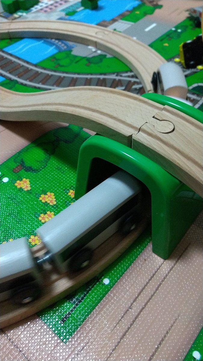 赤白ぼうき Ikeaで買った木製のプラレール みたいなオモチャが息子に大ウケ 電車とレール 踏切 駅 木や家も付いて3000円くらい 別売りで電動の電車が1000円とお買い得 プラレールとレール幅は同じくらいみたいだから そのまま使えそうかも 赤白ぼうき Ikeaで買った木製のプラレール みたいなオモチャが息子に大ウケ 電車とレール 踏切 駅 木や家も付いて3000円くらい 別売りで電動の電車が1000円とお買い得 プラレールとレール幅は同じくらいみたいだから そのまま使えそうかも