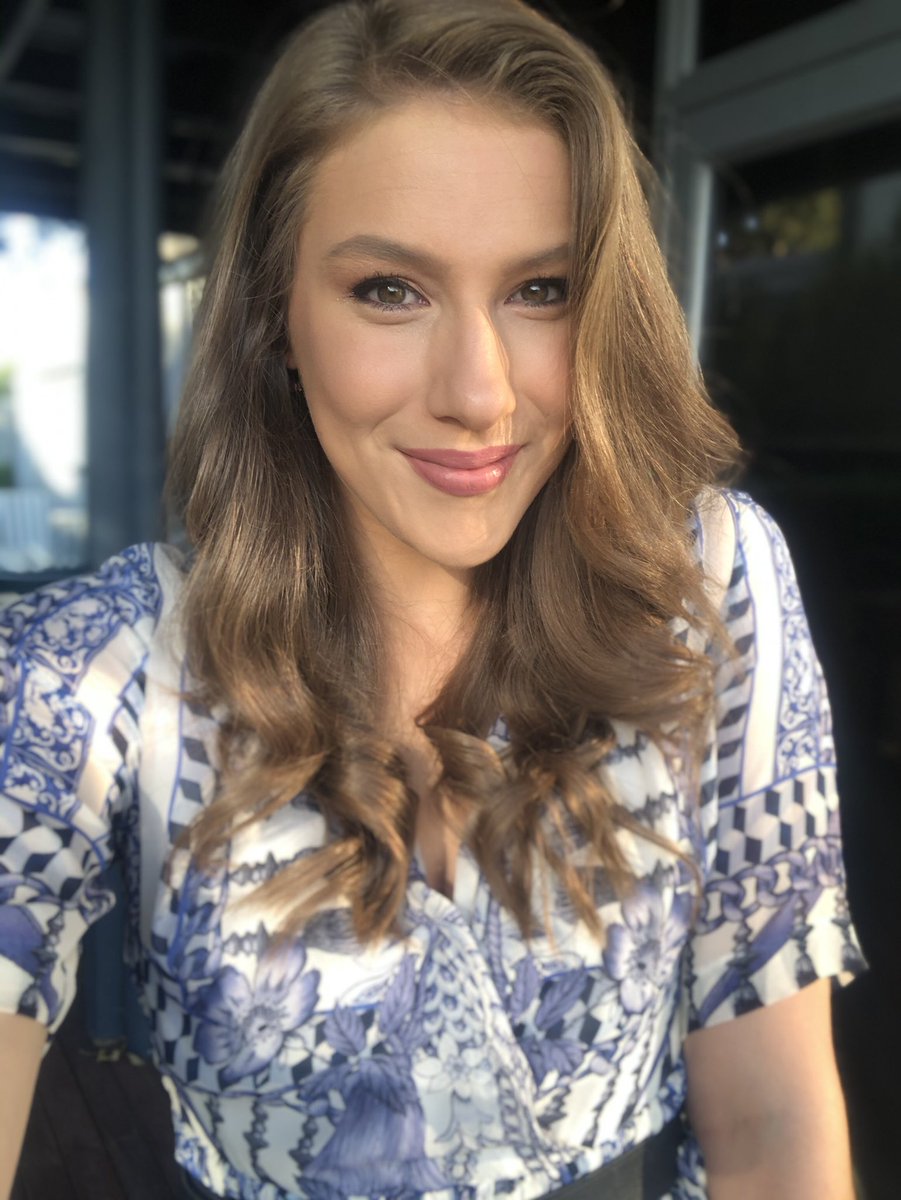 courtneykeil's tweet photo. Happy Easter long weekend yโall! Kicking things off at #1 on @AustralianCount for a second week, so so happy! ๐ // https://t.co/K8MRnN5HZp
