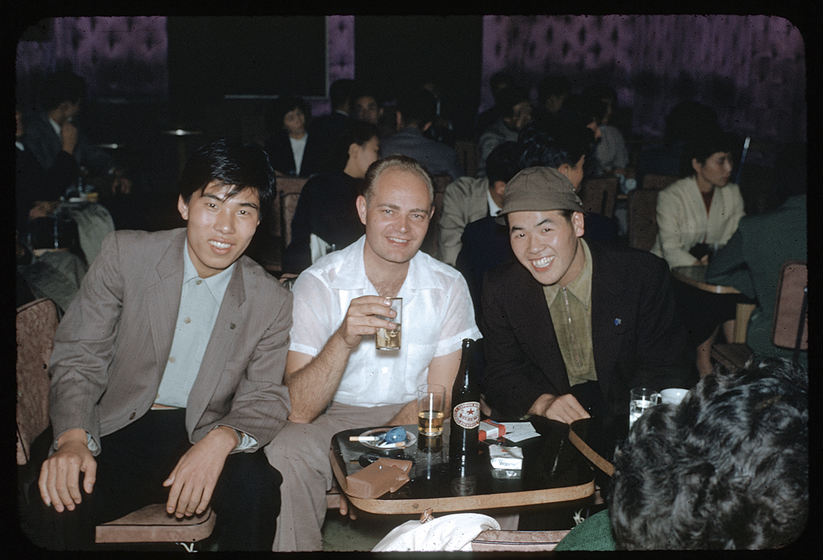 爺さんが 爺さんしか着ない爺臭い服 を着ている理由がわかる写真 自分が若い頃の格好をずっとしているから Togetter