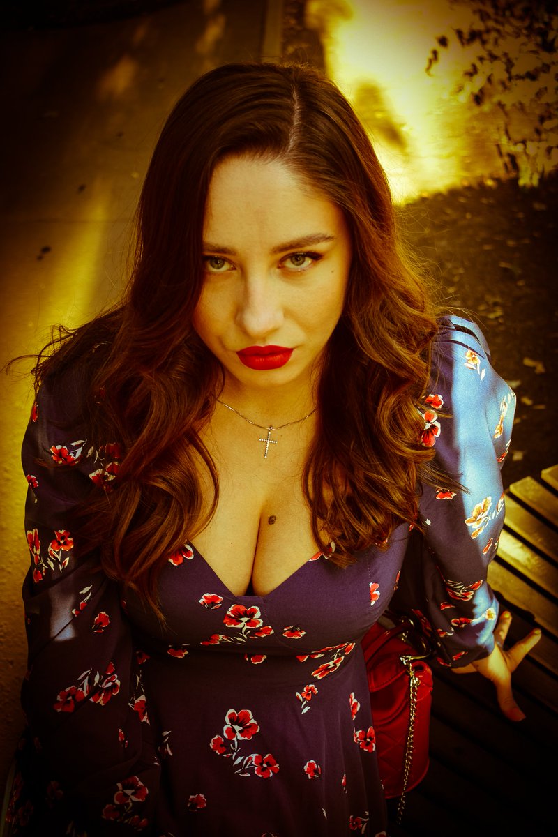 dormenart's tweet photo. А ещё говорят, что вчера была не только #нюдсосреда, но и международный день #декольте.

А вместе с декольте можно и ножки по восхвал��ть😏
#футфетиш
#нюдсочетверг 
#нюдскаждыйдень https://t.co/9d1lIvaxdK